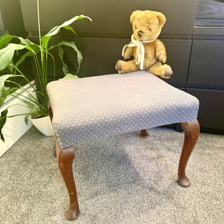 Dark wooden piano stool, very strong and sturdy 
