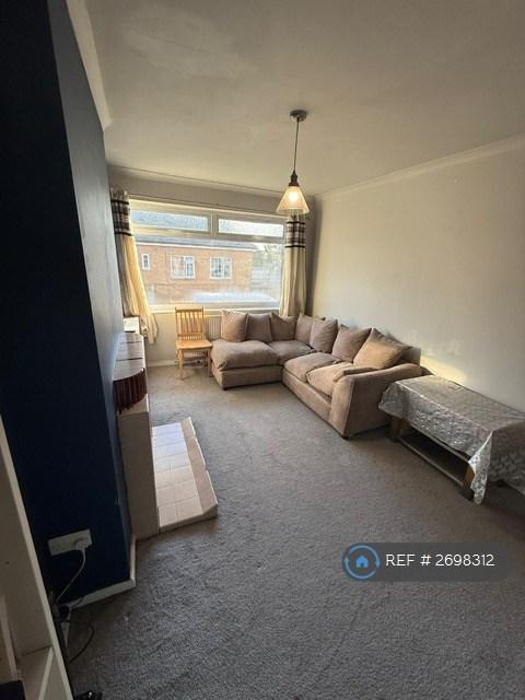 2 bedroom flat in Low Hall Lane, London, E17 (2 bed) (#2698312)