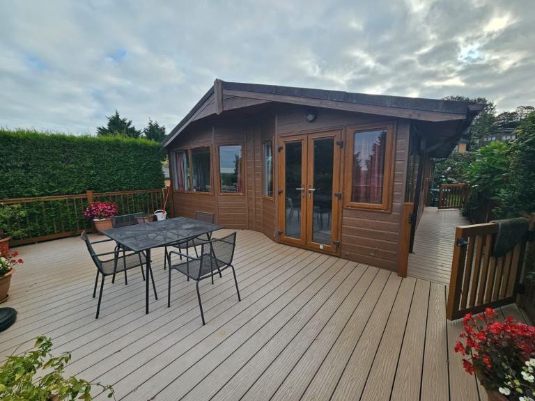 LOG CABIN OFF SITE SALE 3 BEDROOM TWIN LODGE MOBILE HOME 40FT X 20FT | 2006 