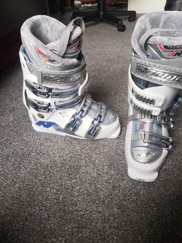 Womens Nordica ski boots - roughly UK 3/3.5