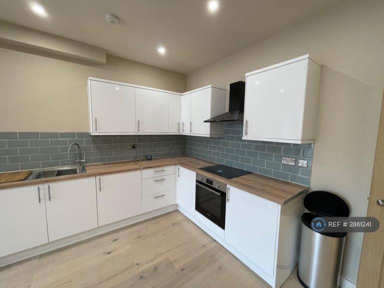 2 bedroom flat in Montgomery Road, Edgware, HA8 (2 bed) (#2861241)