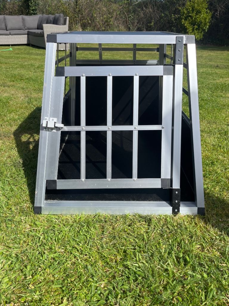 Dog / Pet crate home vehicle