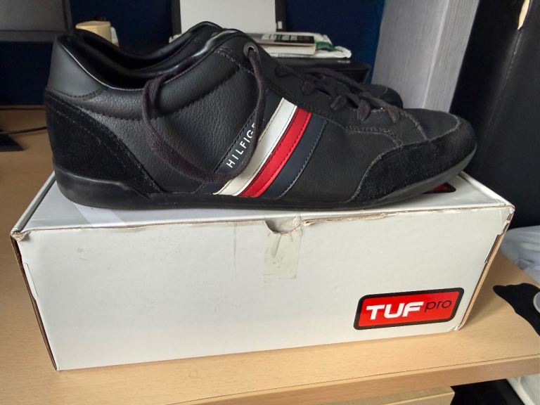 Tommy Hilfiger size 9 shoes 