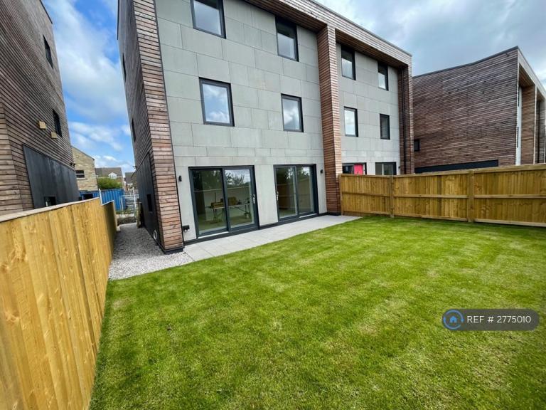 4 bedroom house in Spring Meadows, Leeds, BD11 (4 bed) (#2775010)