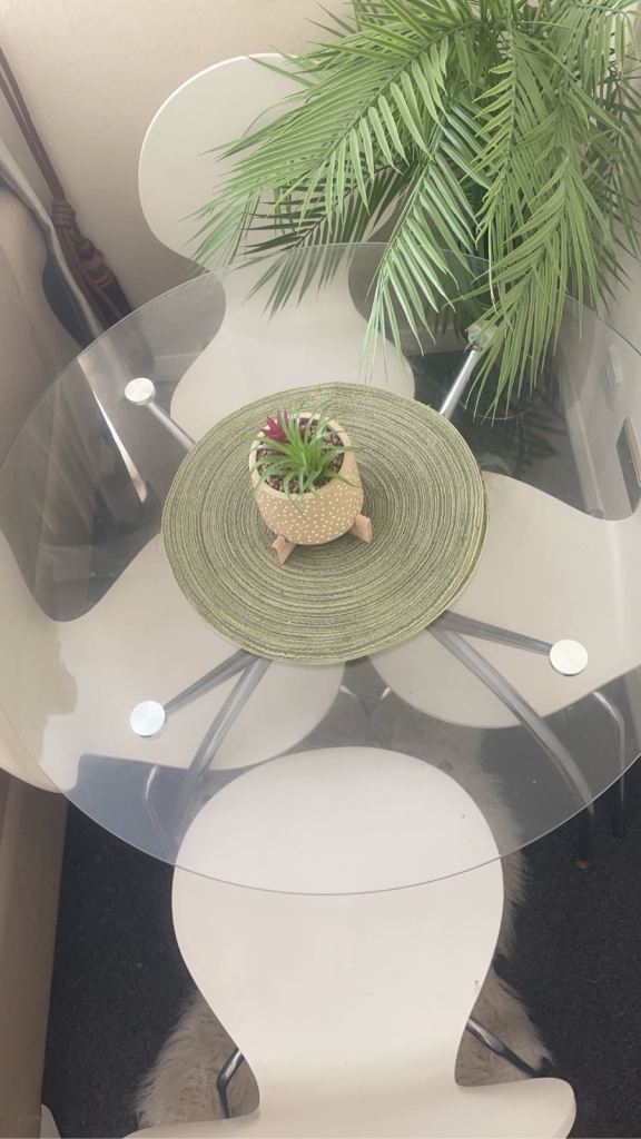 Dining table and four Chairs 