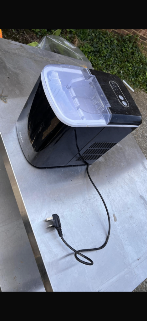 Ice Maker Machine – Black, Good Condition