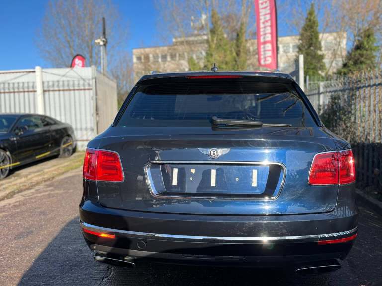 BREAKING BENTLEY BENTAYGA W12 AUTOMATIC 8 SPEED 6.0 PETROL 2018
