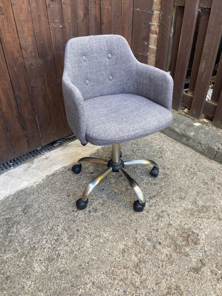 Grey Fabric Office Chair with Wheels – Good Condition