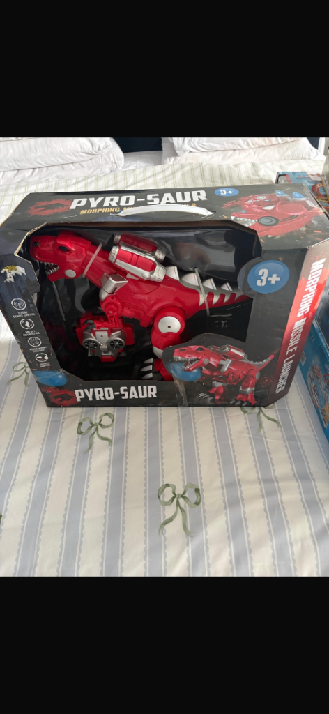 Pyro saur morphing middle launcher