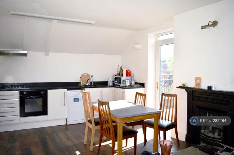 4 bedroom flat in Grosvenor Place, Newcastle Upon Tyne, NE2 (4 bed) (#2821914)