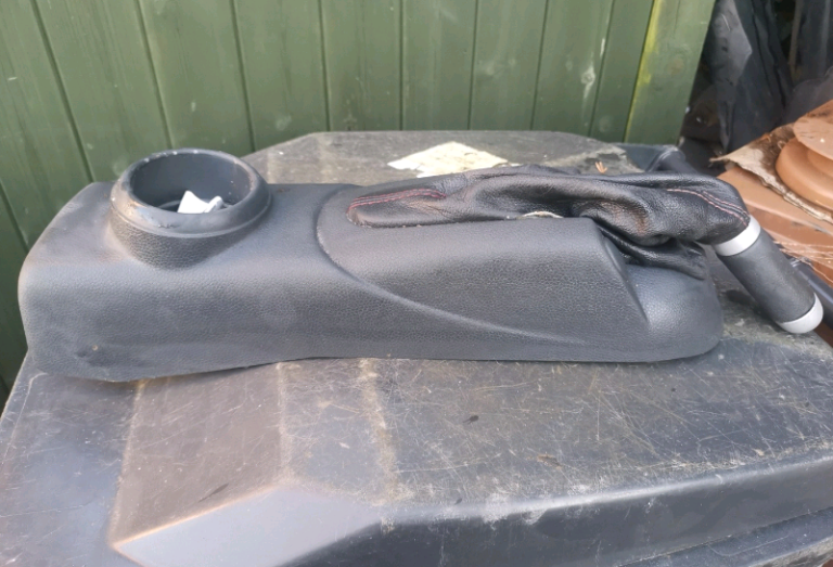 BMW MINI COOPER S R53 R50 MINI ONE FRONT AND REAR CENTER CONSOLE IN USED CONDTION 