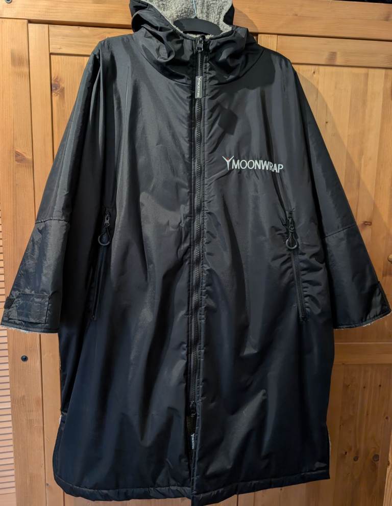 Frostfire Moonwrap Black Changing Robe - Small (RRP £109.99)