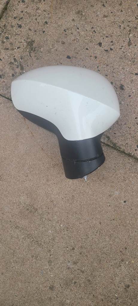 Seat Ibiza 1.2 tsi 2015 drivers wing/door mirror 