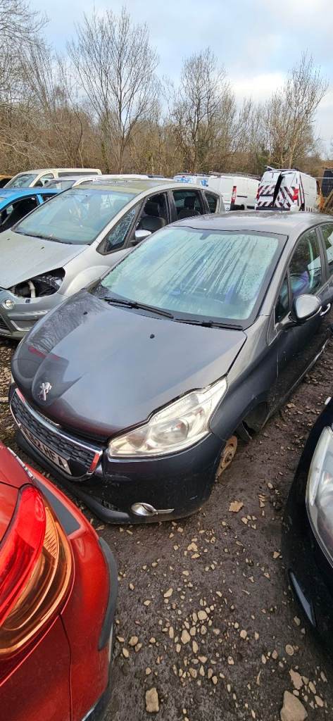 Peugeot 208 62 plate breaking 