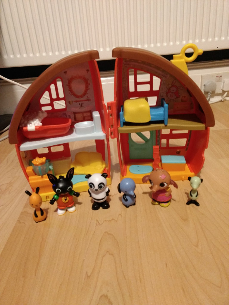 Bing House with 6 figures