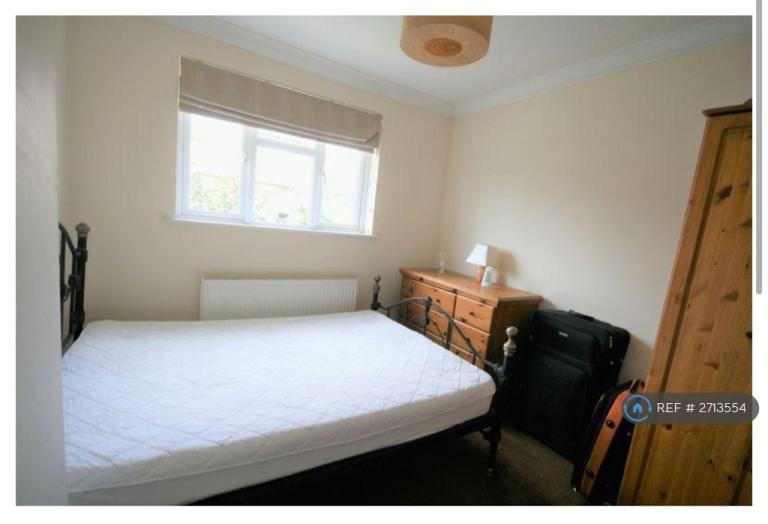 3 bedroom house in Cricklade Avenue, Romford, RM3 (3 bed) (#2713554)