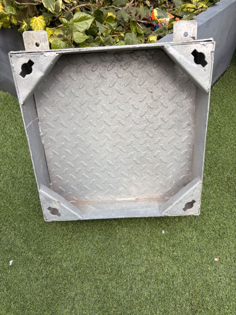 Heavyduty recess lid