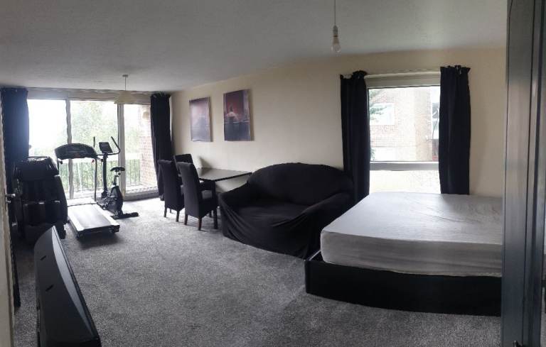 Very big room, private kitchen and balcony, all bills included