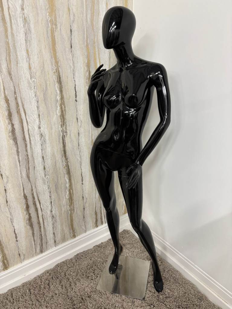 5 Various Positioned Black Gloss Mannequins 