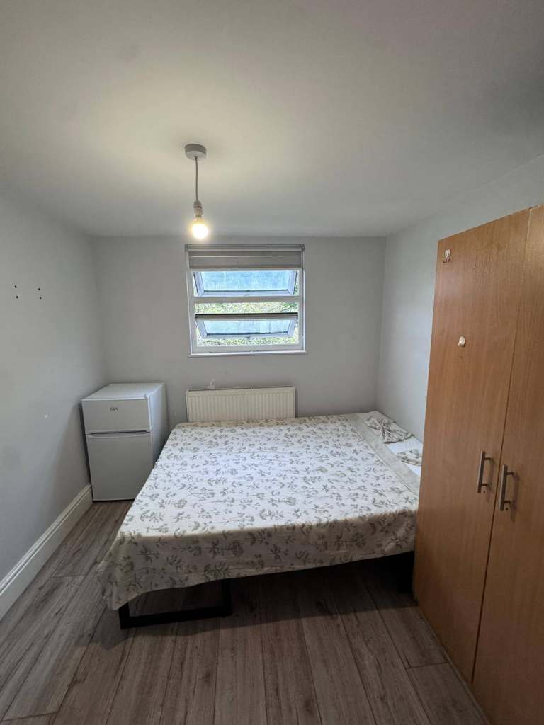 🏠 Double Room In Seven Sisters N15 5BB | 🚆 Near to Station | Available now 🤍