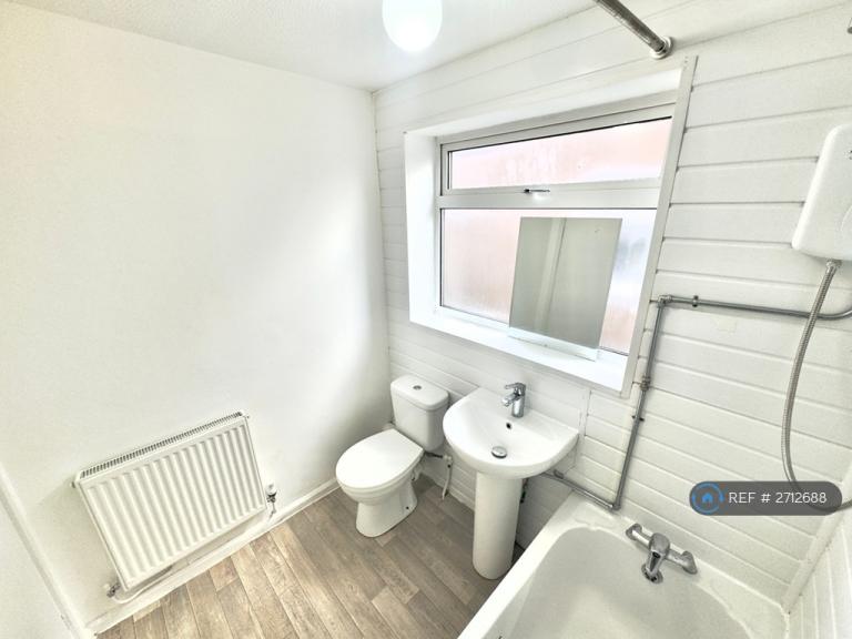 2 bedroom flat in Balmoral Grove, Hucknall, Nottingham, NG15 (2 bed) (#2712688)