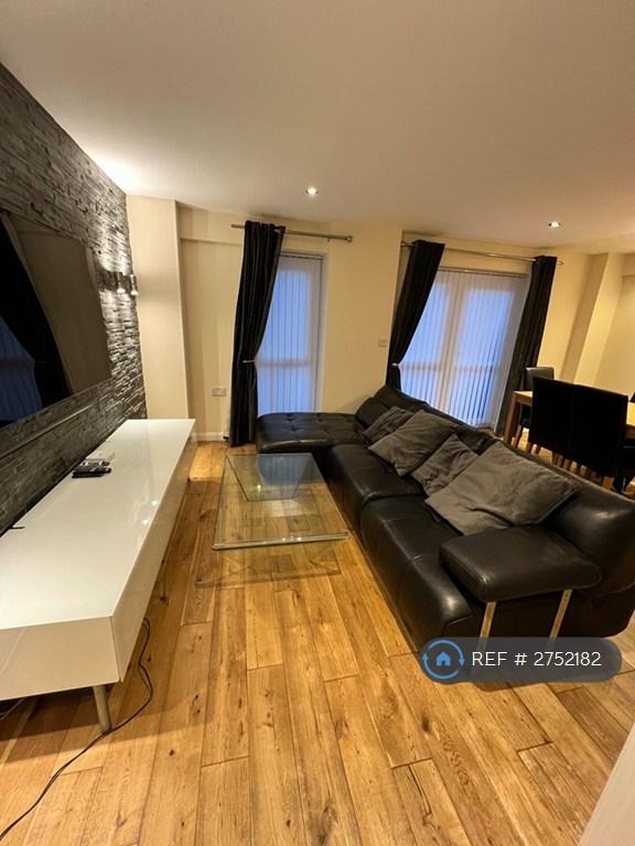 2 bedroom flat in Adrian House, London, E15 (2 bed) (#2752182)