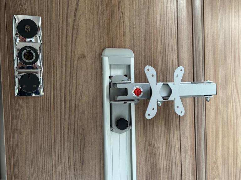 SWIFT ESCAPE 695 - 2017