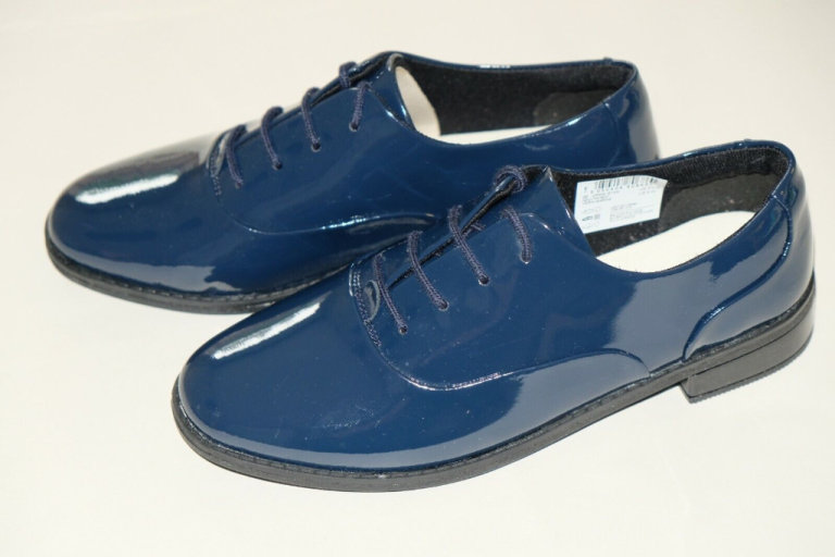 Girls Clarks patent leather lace up brogues SIZE 2 1/2