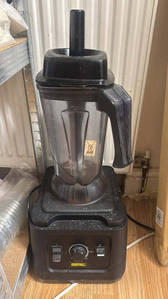 Catering equipment Icecream Yougurt Slush Coffee Beer juicers machines trailer kitchen pub items 