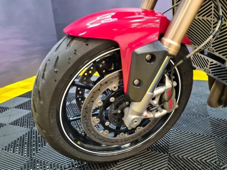 Triumph Speed Triple S 1050 Red