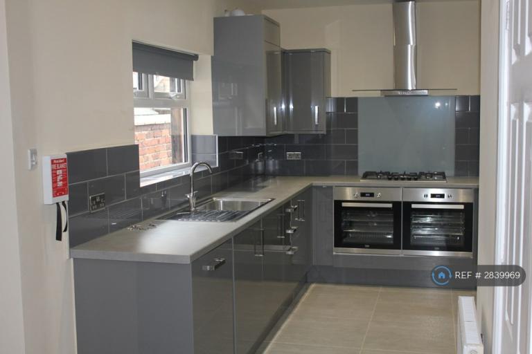6 bedroom house in Deramore St, Manchester, M14 (6 bed) (#2839969)