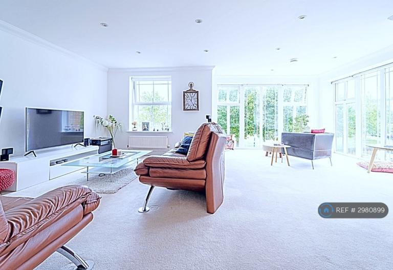 4 bedroom house in Dettingen Crescent, Deepcut, Camberley, GU16 (4 bed) (#2980899)
