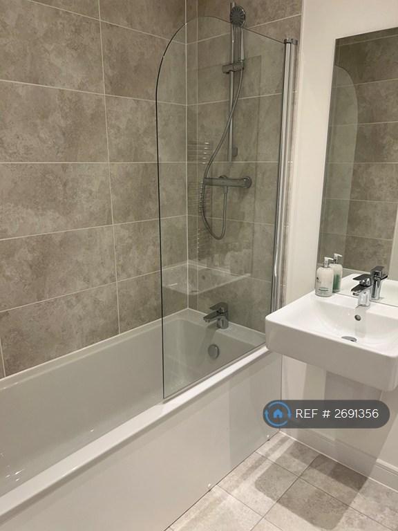 2 bedroom flat in Weldon, Swanscombe, DA10 (2 bed) (#2691356)