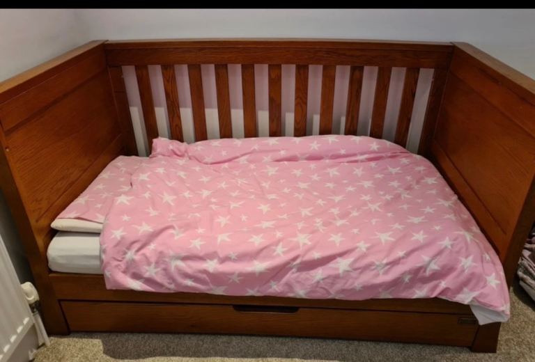 Mama’s and Papa’s Cot Bed