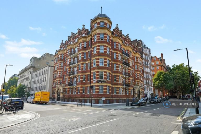 3 bedroom flat in Melcombe Court, London, NW1 (3 bed) (#3063313)