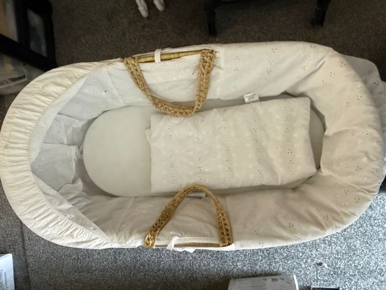 Moses basket with stand 