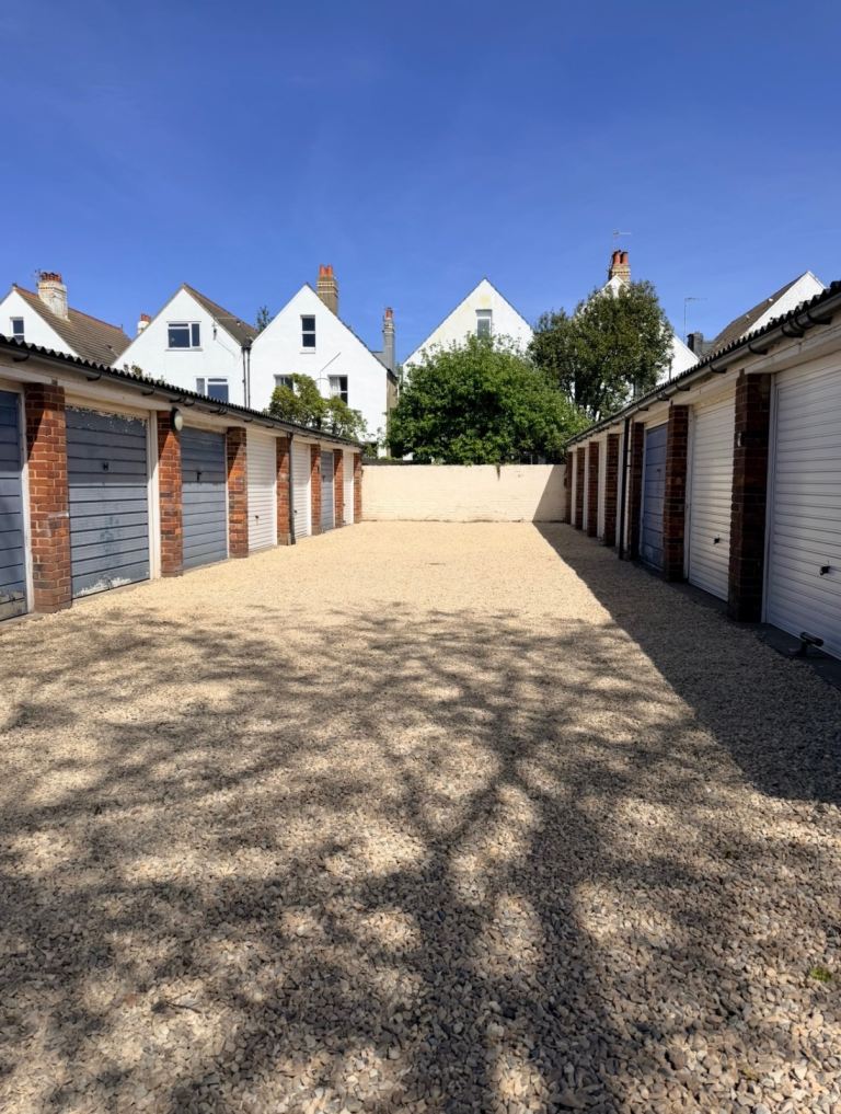 Garage for Rent