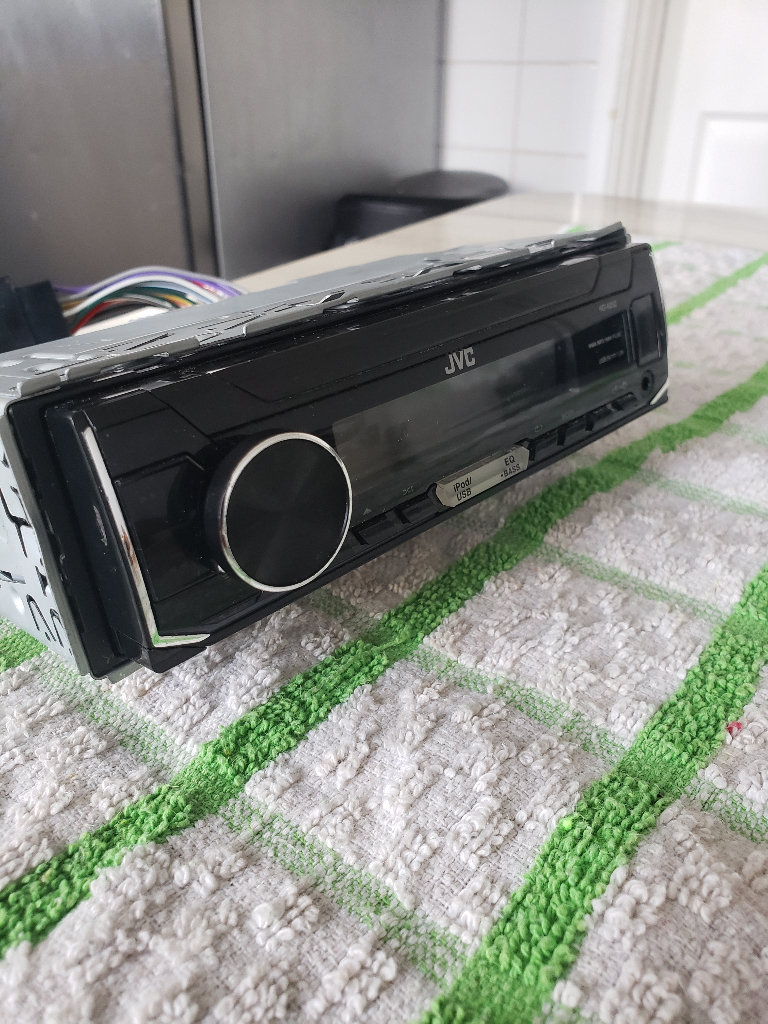 Jvc KD-X252 car stereo with usb &aux