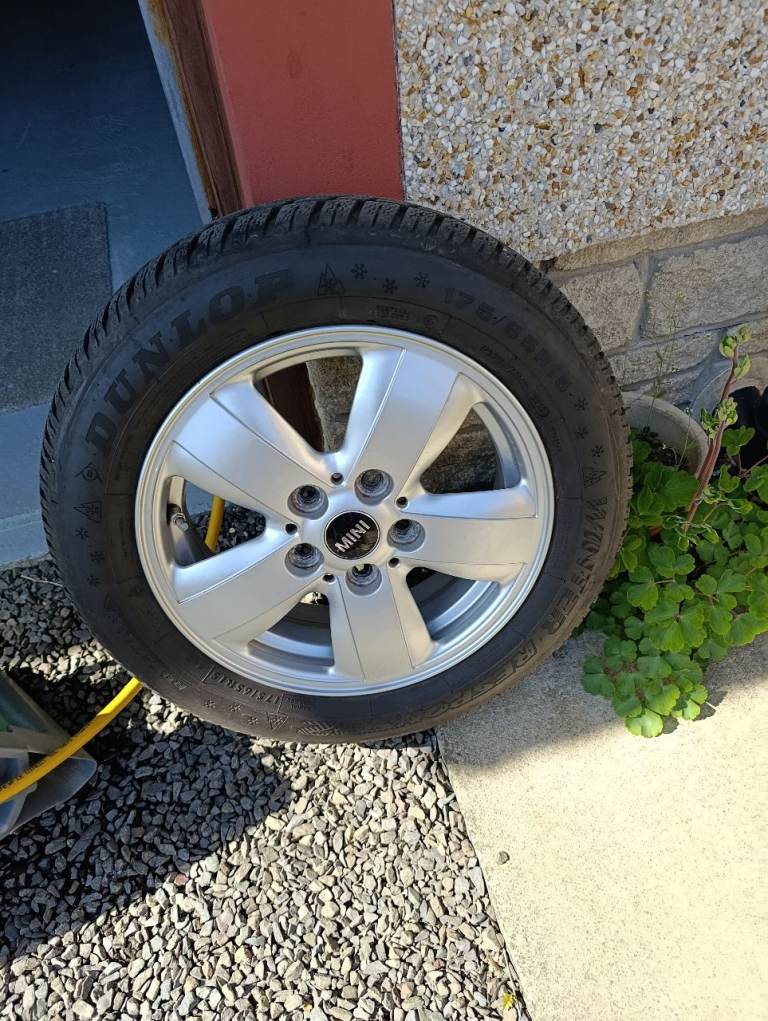 Mini Cooper Alloy wheels and tyres 