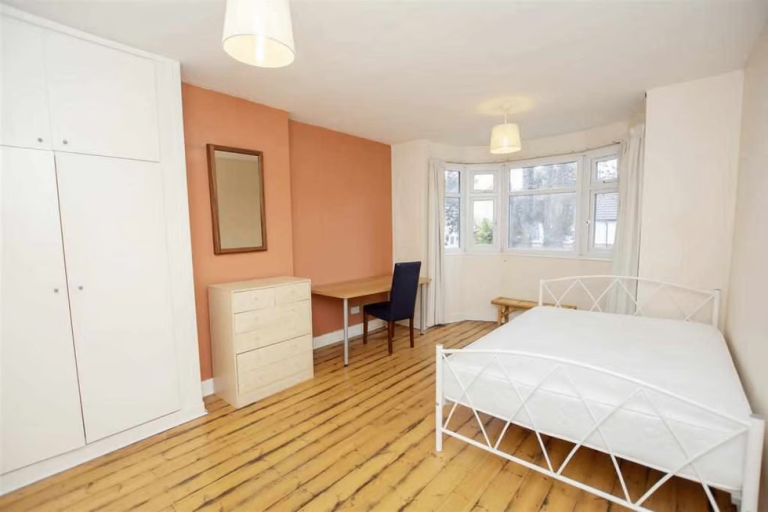 🏠**DSS HOUSING** DOUBLE ROOM in STOKE-ON-TRENT **LEEK ROAD, ENDON, STOKE-ON-TRENT, ST9 9BA**🏠