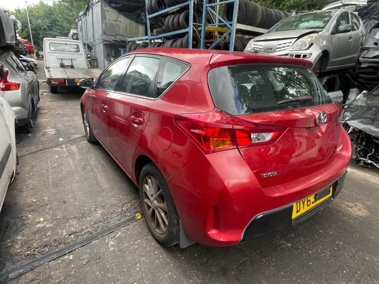 TOYOTA AURIS MK2 2013 1.3 PETROL 1NR-FE 5DR RED BREAKING 1X WHEEL NUT