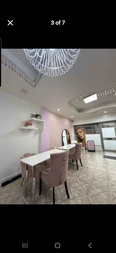 Shop to let busy main road with parking double fronted