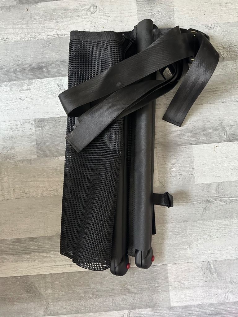 Genuine Mercedes-Benz boot cargo net / luggage divider.