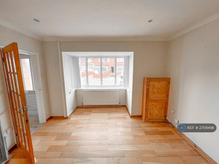 2 bedroom house in Trafford Drive, Little Hulton, Manchester, M38 (2 bed) (#2709498)