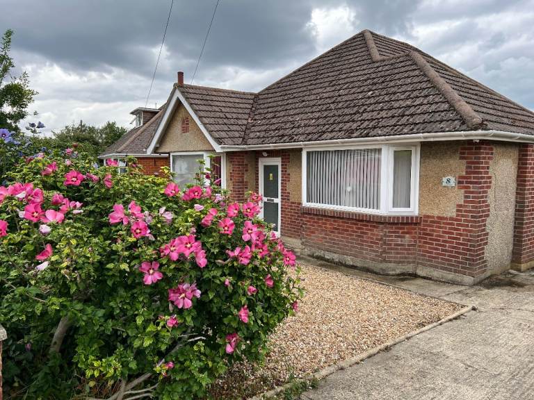 3 bed detached bungalow, Kinson, Bournemouth
