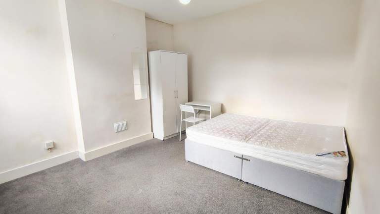 DOUBLE ROOM IN LU2!!