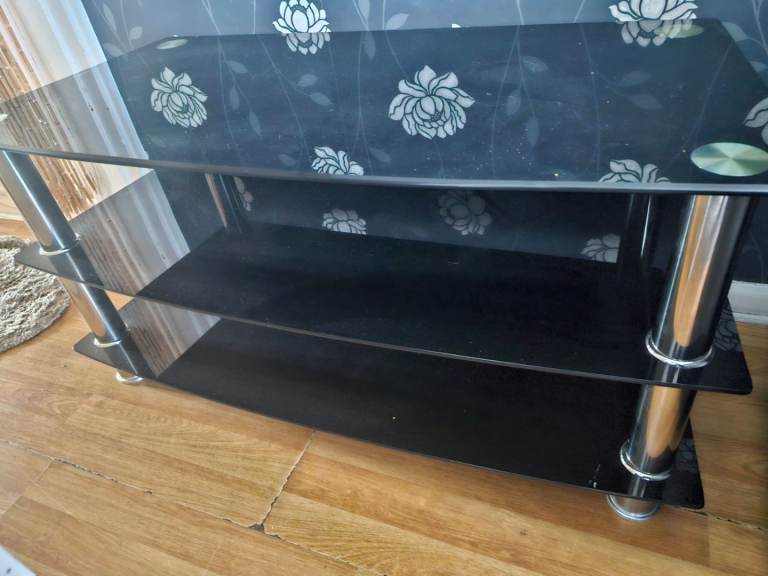 FREE TV STAND
