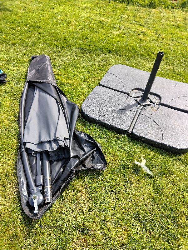 Nova 3m cantilever parasol with weighted base and bag