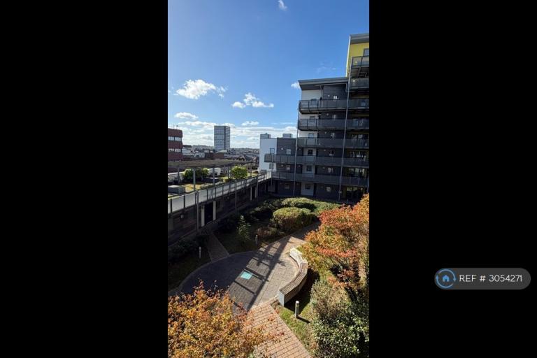 2 bedroom flat in River Quarter, Sunderland, SR1 (2 bed) (#3054271)