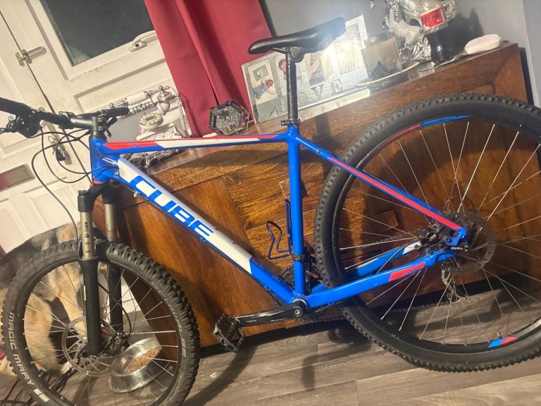 Cube pedal bike 